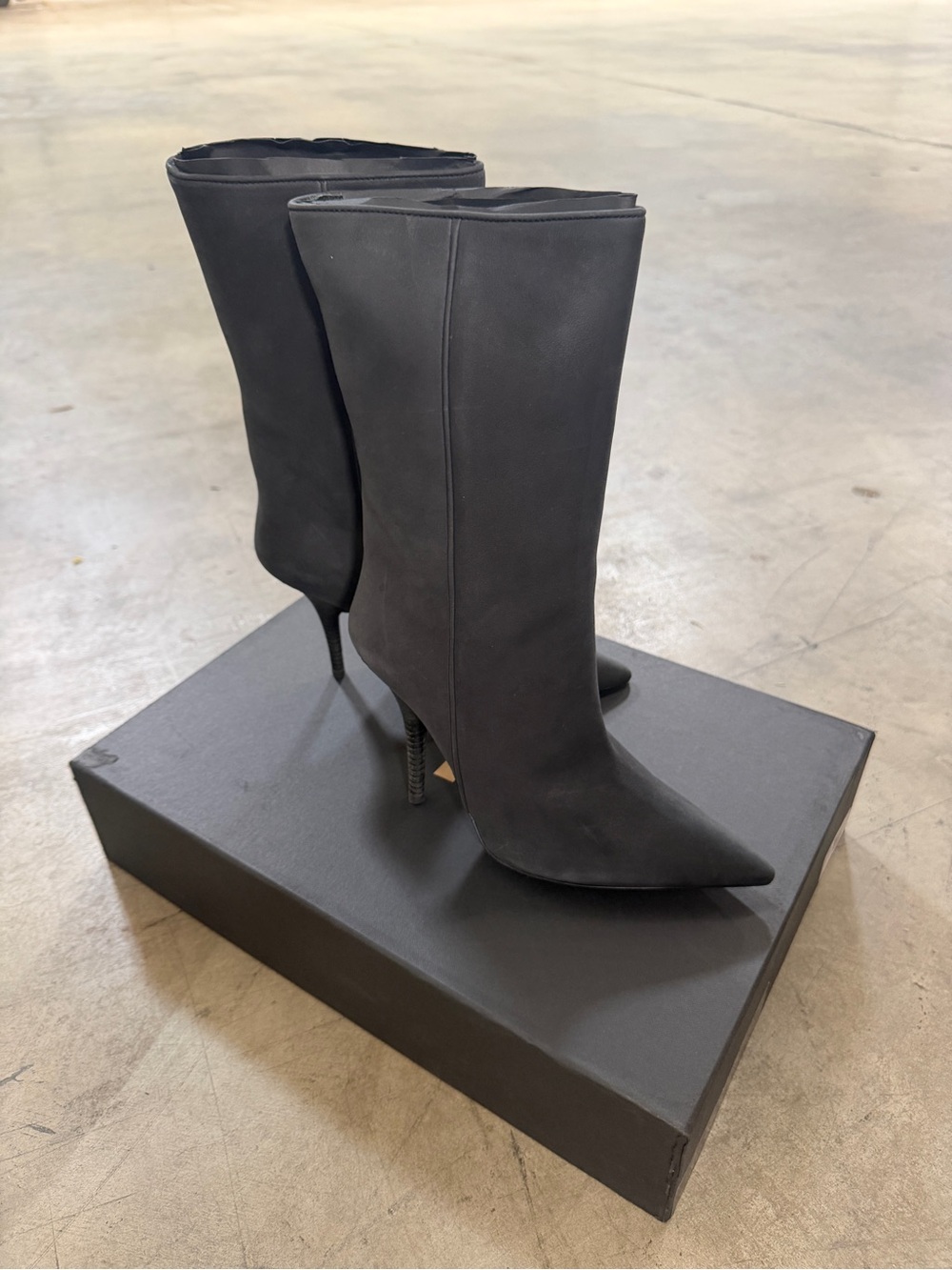 NEW ▪️Yeezy Women's Nubuck Pointed Toe Mid-Calf Boots 39.5 Graphite
